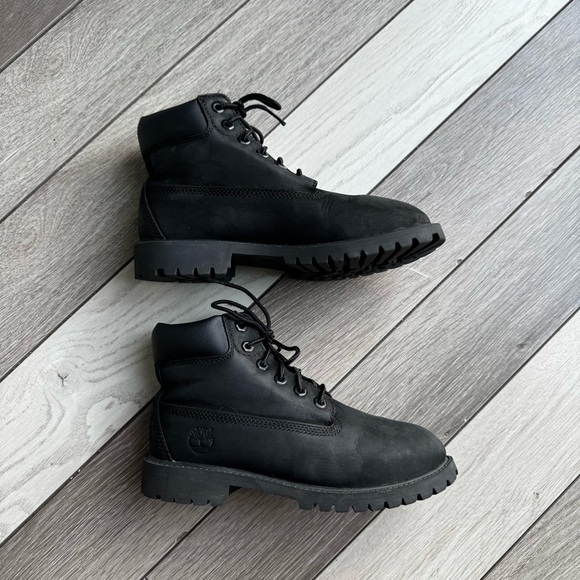 Timberland Youth Premium 6-Inch Waterproof Boot | Size: 2.5 | Pre-Owned Conditio - Picture 4 of 7